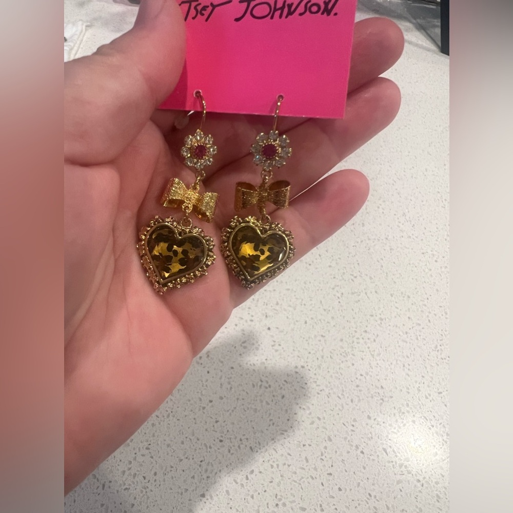 Betsey Johnson heart cheetah gold bow dangle earrings flower rhinestone detail